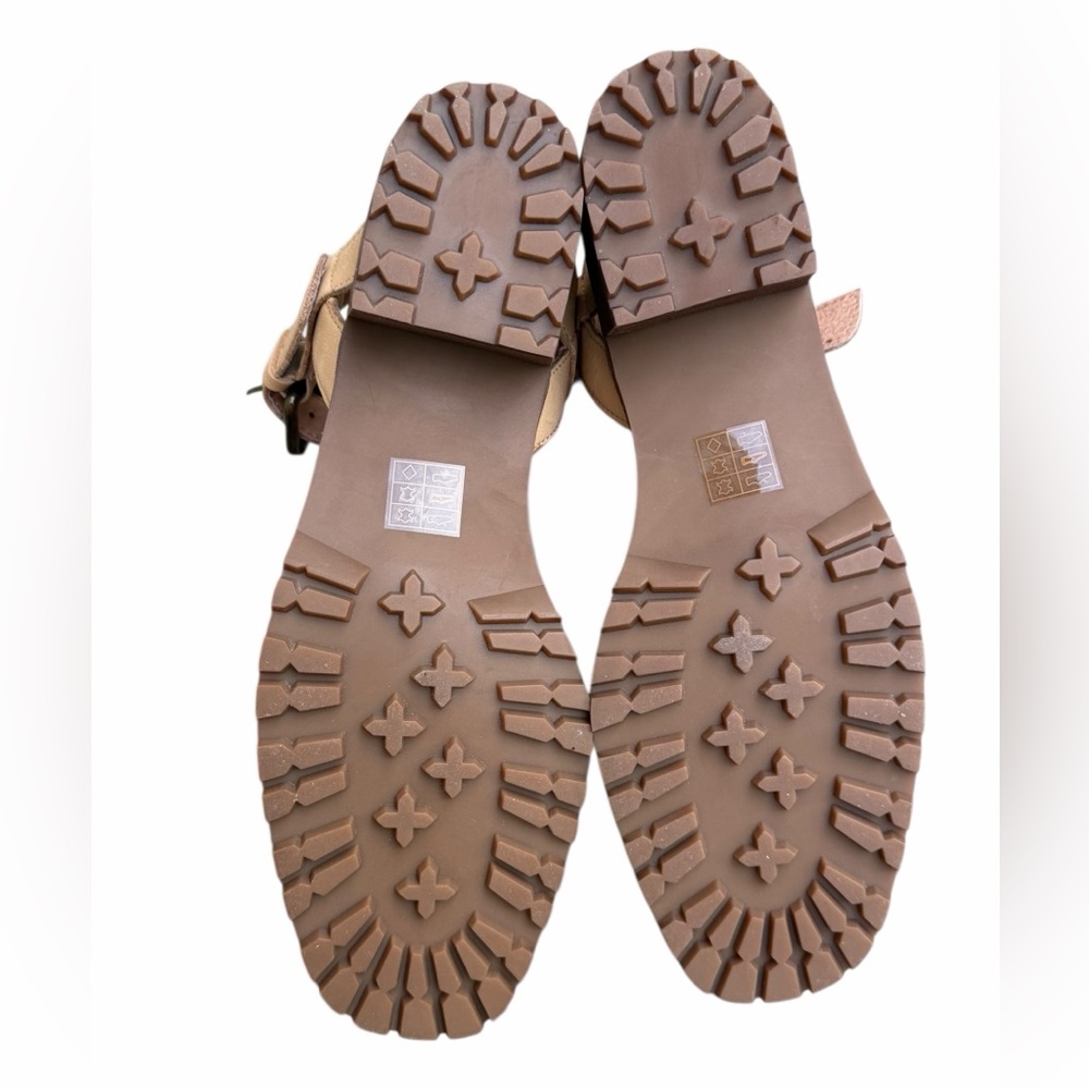 Madewell The Claudie Lugsole Mary Jane, Earthen Sand color. Size 7 - Picture 8 of 8